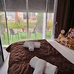 San Pietro Garden Apartment, Lalez, *