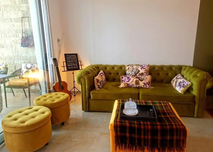 San Pietro Garden Apartment, Lalëz, *