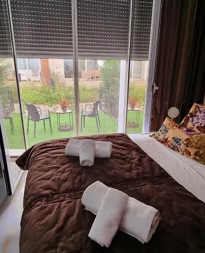 San Pietro Garden Apartment, Lalëz, *