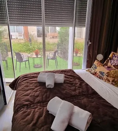San Pietro Garden Apartment, Lalez, *